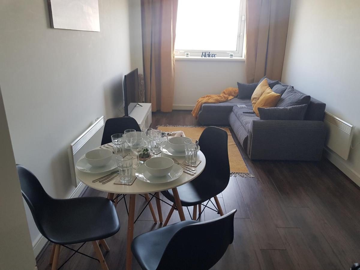 Spacious 1 Bed Relocation Apartment Free Parking, Brierley Hill Eksteriør bilde