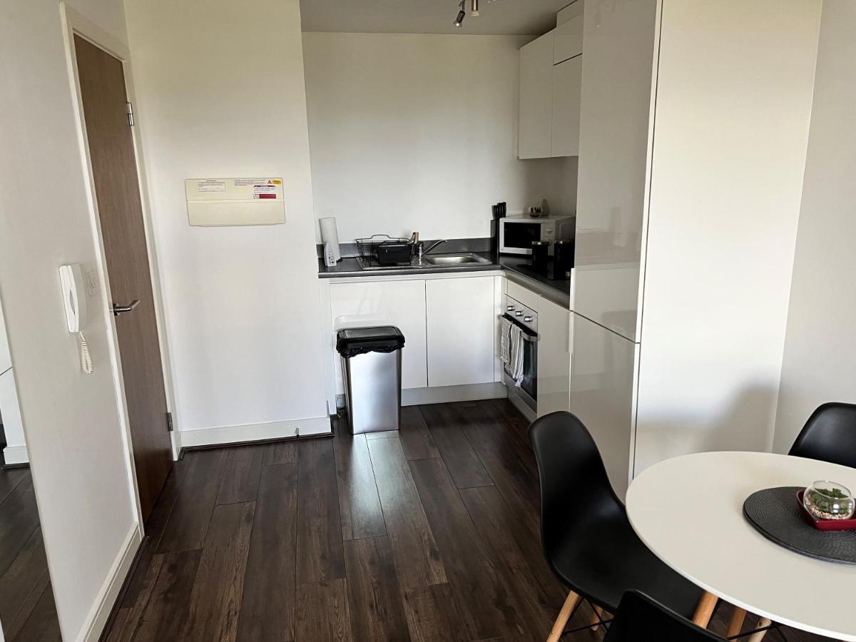 Spacious 1 Bed Relocation Apartment Free Parking, Brierley Hill Eksteriør bilde