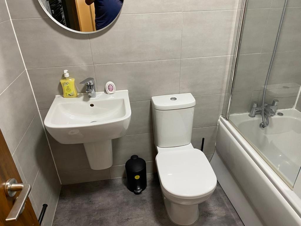Spacious 1 Bed Relocation Apartment Free Parking, Brierley Hill Eksteriør bilde
