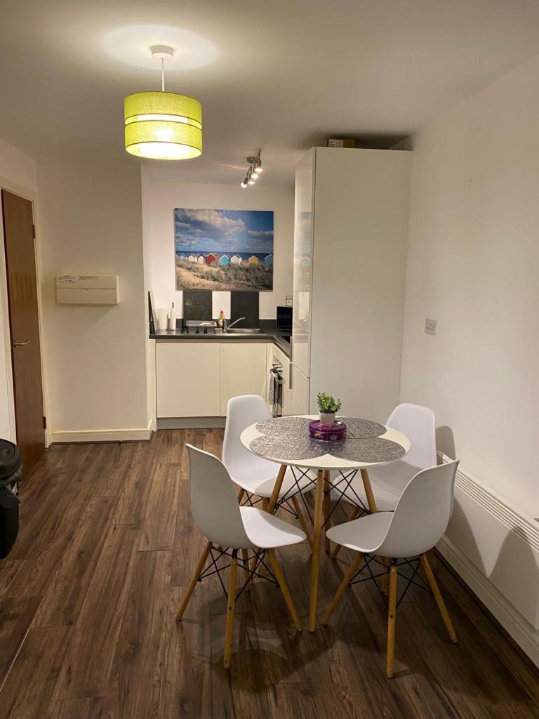 Spacious 1 Bed Relocation Apartment Free Parking, Brierley Hill Eksteriør bilde